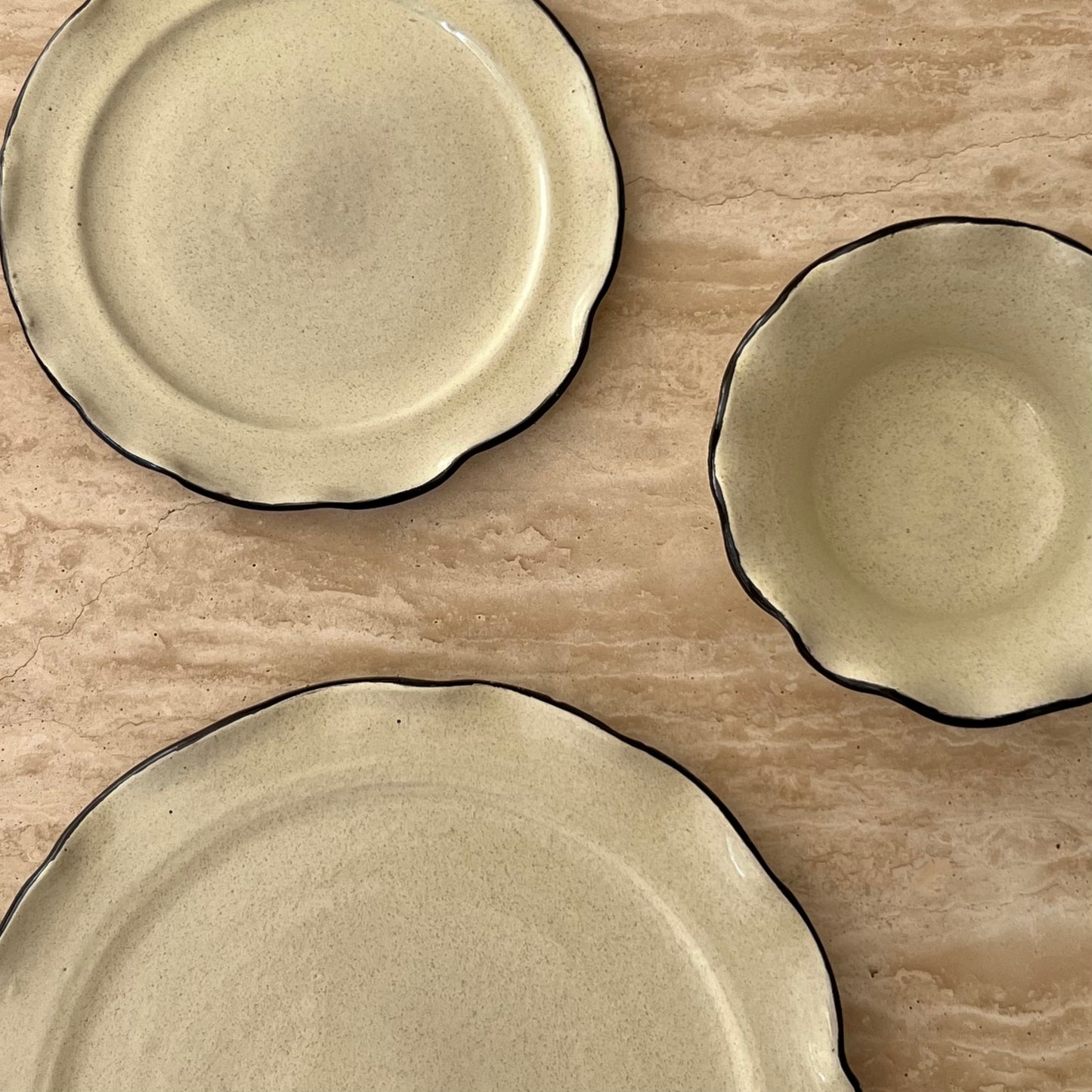 Scalloped Dining Set of 6